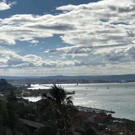 Stylish Seaside With Garden & Gulf Views Apartmán Terst