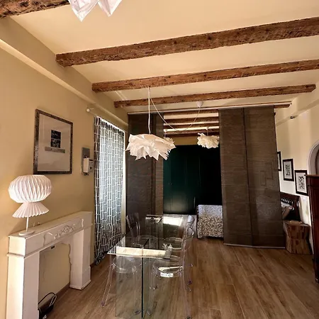 Stylish Seaside With Garden & Gulf Views Apartmán *