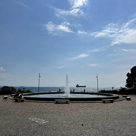 Apartmán Stylish Seaside With Garden & Gulf Views